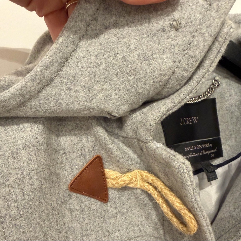 J.CREW WOOL MELTON
TOGGLE COAT HTHR LIGHT GREY SIZE 8 GREAT CONDITION - Picture 7 of 11